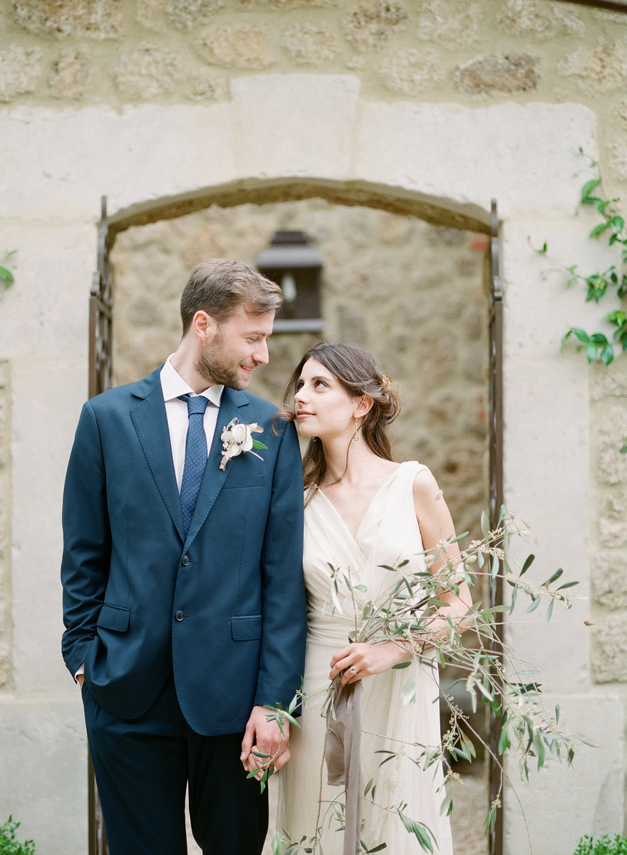 SOFT GREEN TONES FOR AN AL FRESCO WEDDING IN TUSCANY AT BORGO SANTO PIETRO
